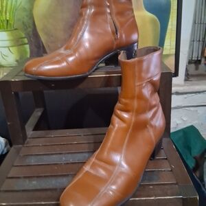 Elegant Tan Leather Men's Boots